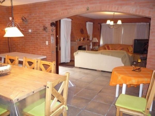 Hermosa casa para alquilar a tres cuadras del mar en Pinares.